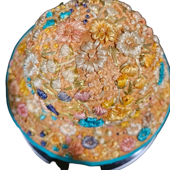 Vintage Handmade Straw Bucket Hat Covered With Raffia Embroidery - Picture 5 of 8